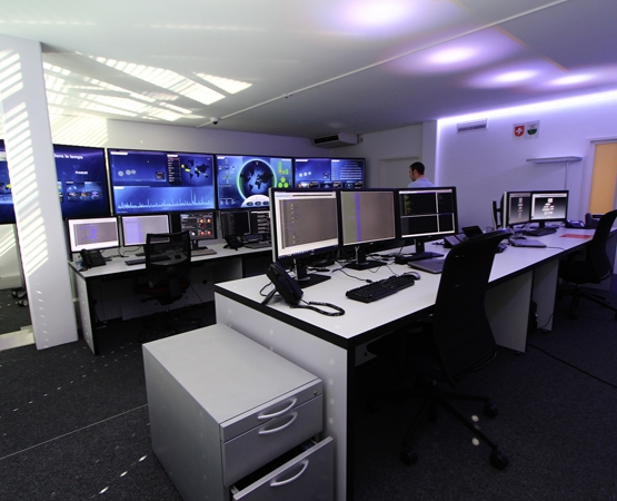 L’État de Vaud dispose depuis 2015 d’un centre opérationnel de sécurité (SOC) qui lui permet de détecter les événements anormaux et de répondre rapidement aux incidents de sécurité informatique au sein de l’Administration cantonale. Direction des systèmes d’information (DSI)