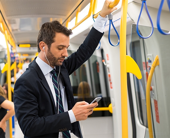 Les repères qui structurent la société se modifient, comme nos modes de travail, la manière dont nous communiquons ou nous déplaçons… © Paolese