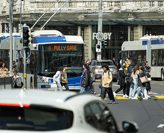 En complément du rail, les  réseaux de bus sont développés pour servir, notamment,  de rabattement sur les  petites gares. ARC Jean-Bernard Sieber